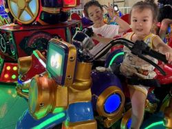 bawiące się dzieci